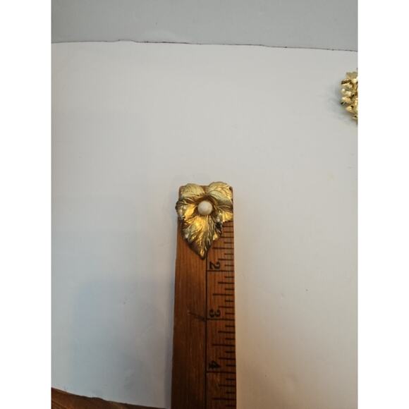 Lot Of Six Gold Tone Vintage Pin Brooches - Picture 8 of 16